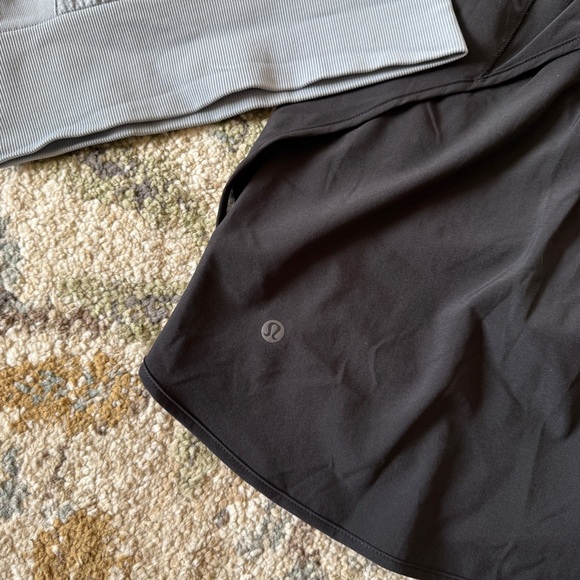 Lululemon 4 black hotty hot active skort skirt w/ shorts - Picture 2 of 11